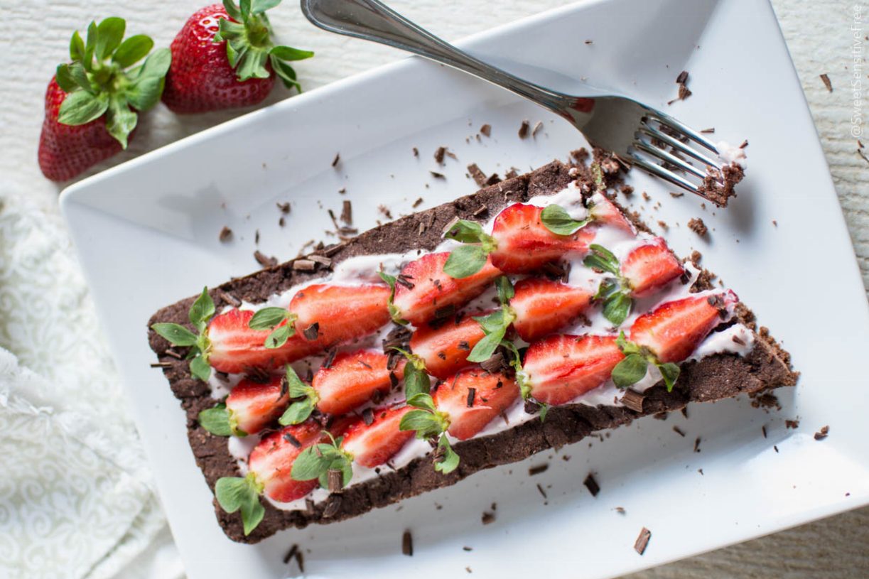 Ricetta crostata frolla cioccolato con fragole con farine naturali no mix pronti senza glutine latticini lattosio uova vegan