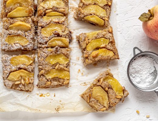 Quadrotti torta mele uvetta cannella senza glutine senza lattosio senza uova